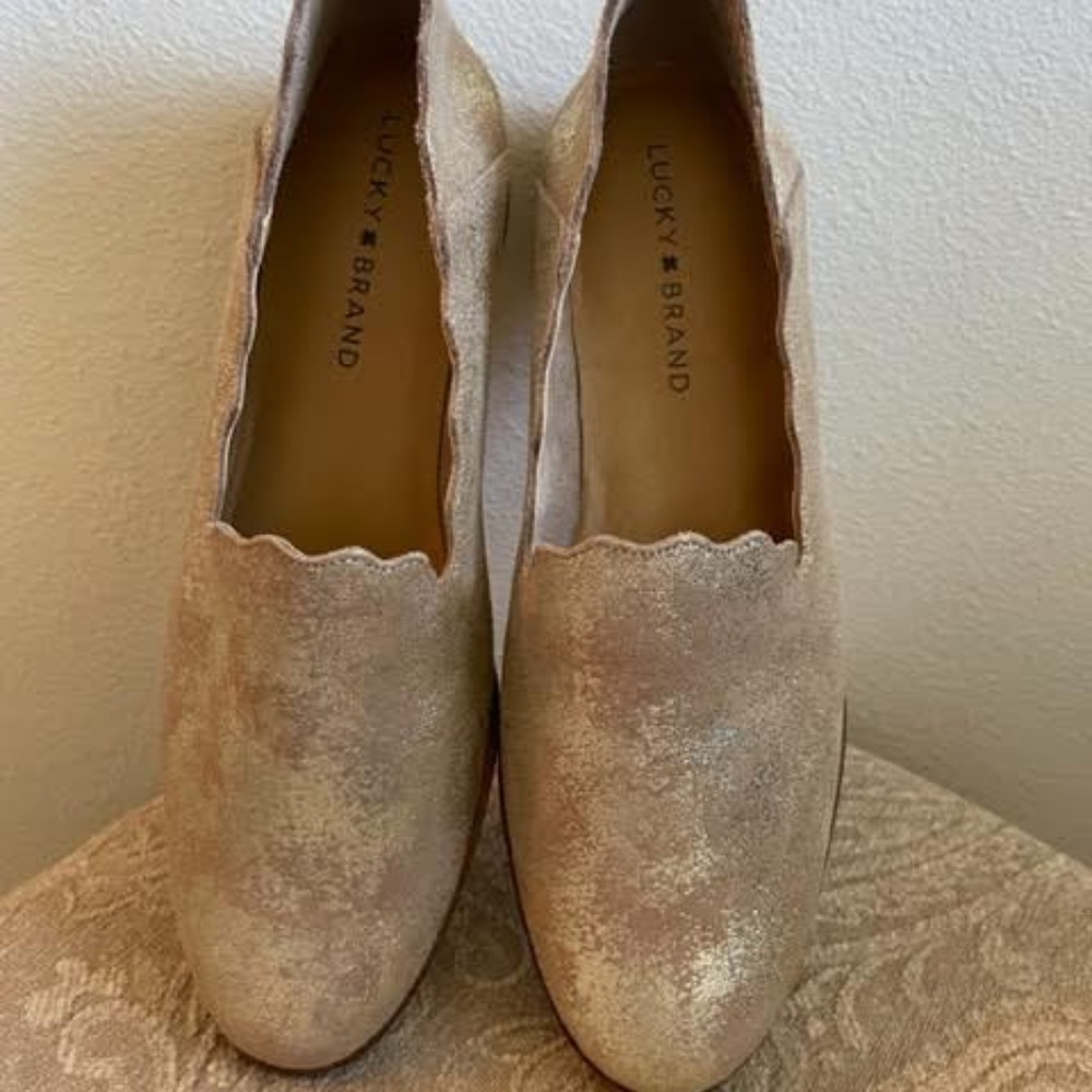 New Lucky Brand flats, size 8